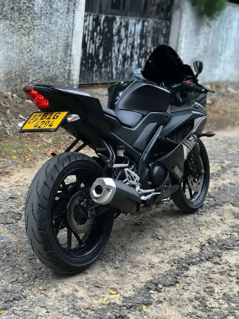 Yamaha R15 Dark Night Black 2019