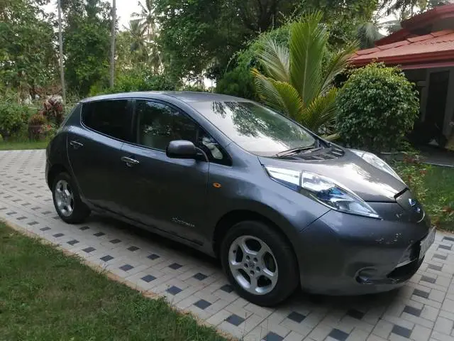 Nissan leaf AZEO car (Hybrid)