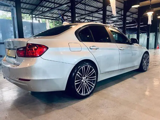 BMW 316i (F30)